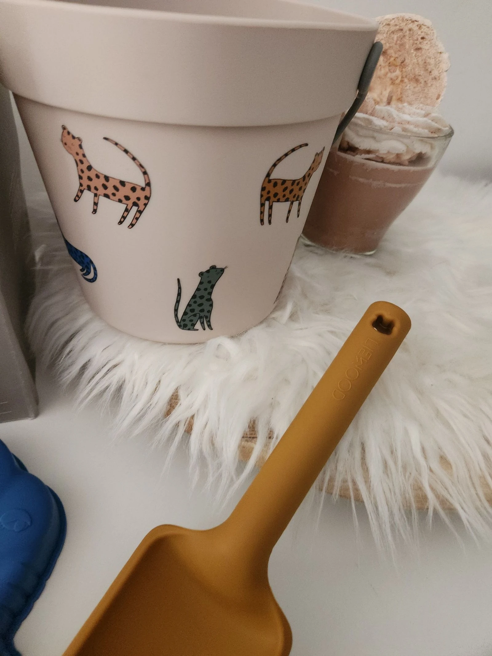 Liewood Dante Leopard Multi Mix silicone beach toy set bucket, mold and shovel – photo 5